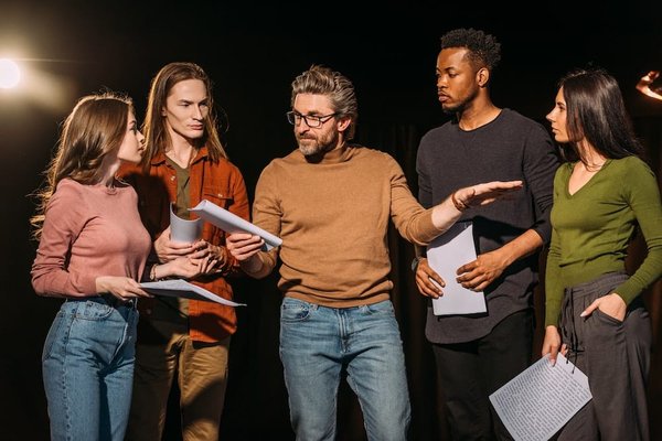 C'est quoi un team building théâtre d'impro ?