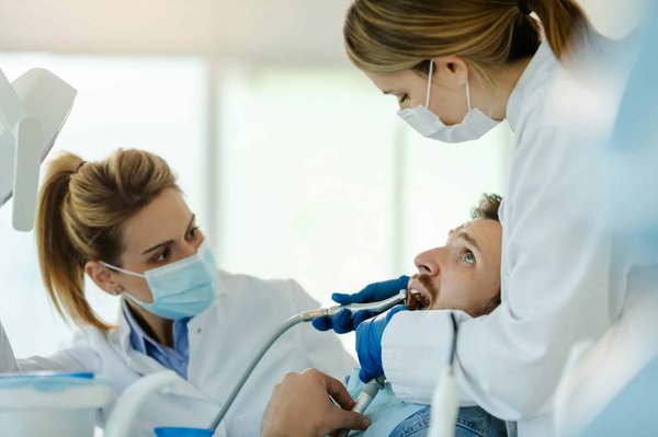 Les centres dentaires offrent-ils des services de blanchiment des dents ?